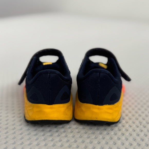 New Balance Fresh foam Arishi v4 bungee lace with Velcro top strap toddler sz 6 - Picture 5 of 8